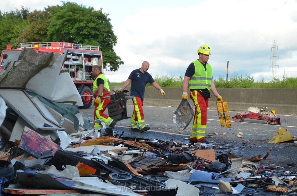 Schwerer VU A 1 Rich Koeln hinter AS Burscheid P843.JPG - Miklos Laubert